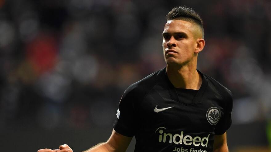 Borré está descontento por no tener continuidad y su entrenador le responde