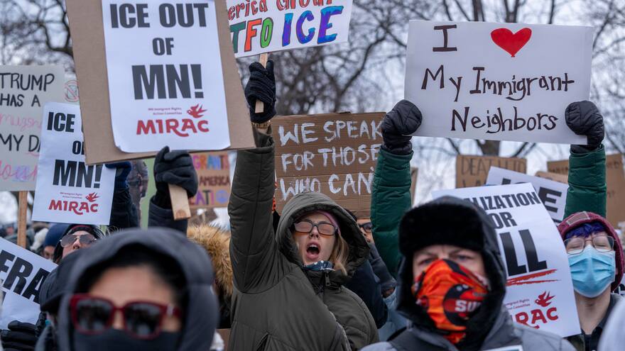 Un migrante muere en el mayor centro de detención de EE. UU., el tercero en lo que va de año
