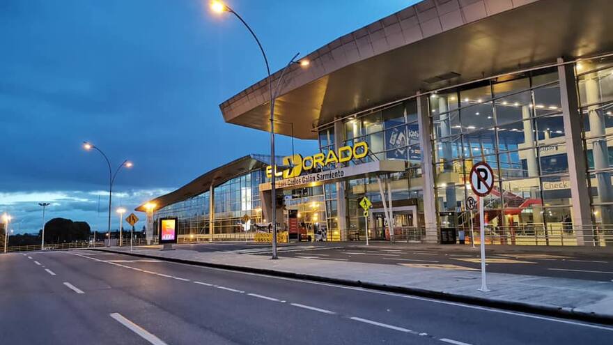 Hallan a un segundo menor de edad africano abandonado en el aeropuerto El Dorado de Bogotá
