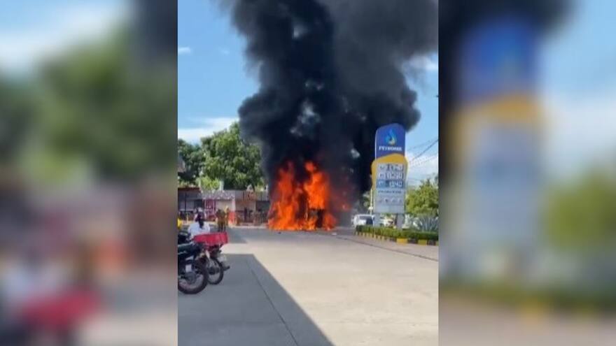 Cesar: se incineró bus del SIVA en Valledupar este martes