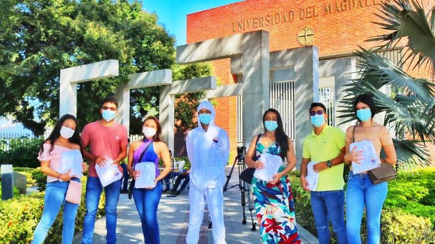 Dotan de equipos de bioseguridad a alumnos en práctica de Unimag