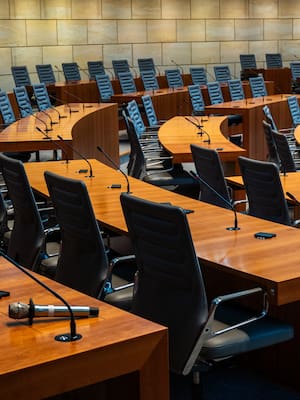 Concejales y diputados actuales si pueden ser