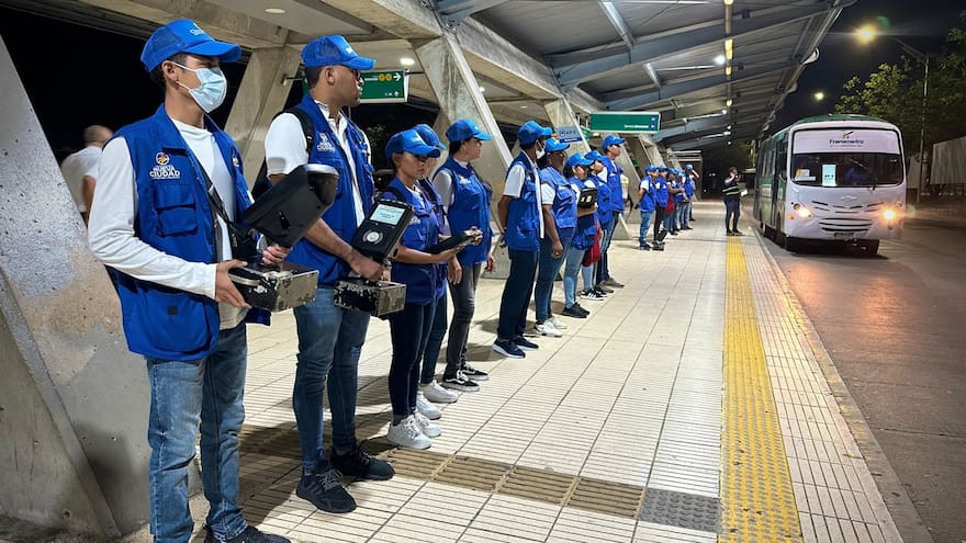 Transmetro habilita validadores portátiles en buses del TPC