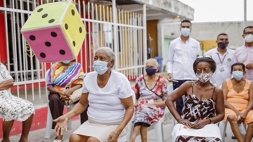 Van 1.600 adultos mayores atendidos en brigadas de salud en Cartagena
