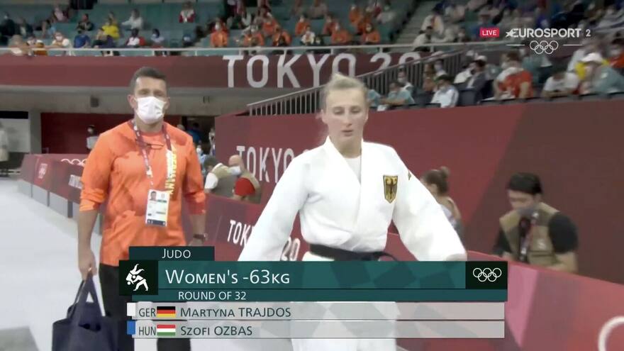 El peculiar y enérgico aliento de un entrenador alemán a su pupila judoca