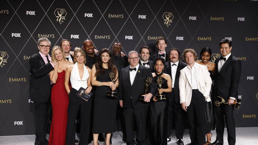 ‘The Bear’ triunfa en unos Emmys cargados de emotividad