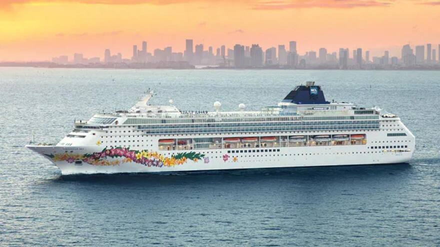 Sin turistas, arriba crucero a Cartagena para trabajos de mantenimiento
