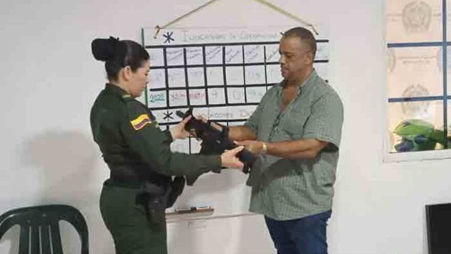 Salamina, Magdalena: Policía decomisó arma a hombre que disparó ráfaga de ametralladora al aire