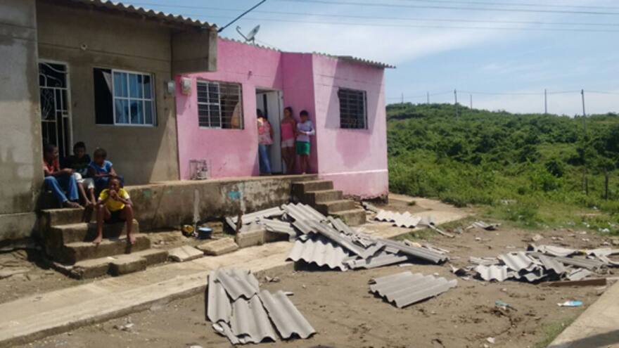 Vendaval destecha 30 viviendas y tumba árboles en Sincelejo