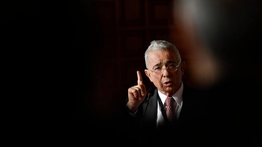 Uribe asegura que ley de punto final es inaplicable en Colombia