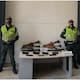 Fusiles incautados iban entre ropa usada y papel