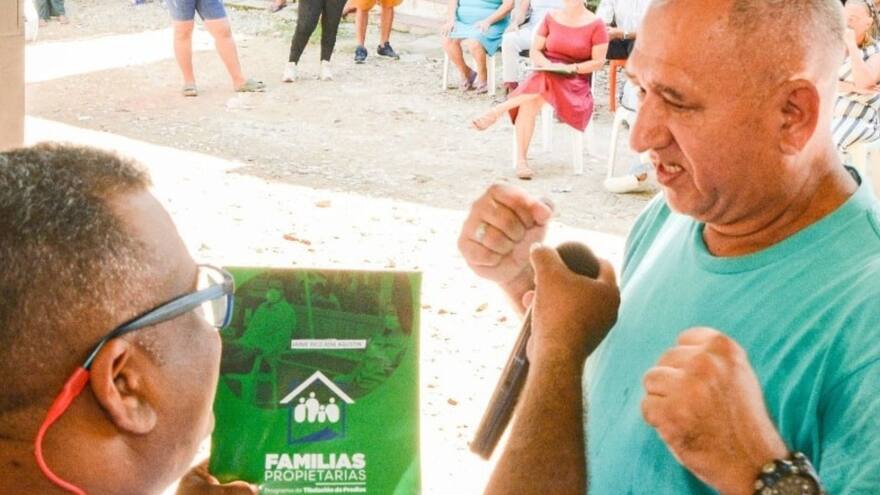 Alcaldía de Soledad entregó 46 títulos de propiedad a los habitantes de Villa Serena