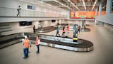 ¿Cómo se ejecutarán las obras adicionales para mejorar el aeropuerto?