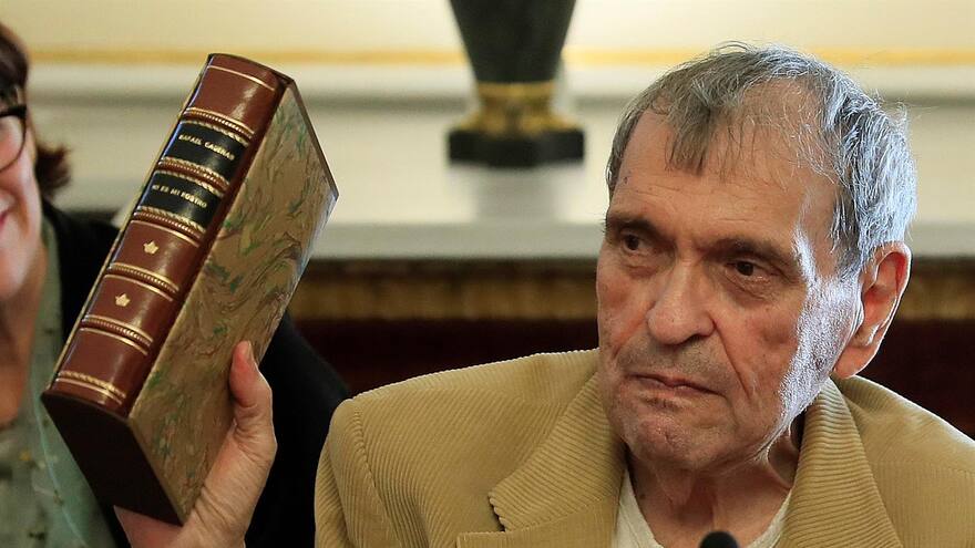 El poeta venezolano Rafael Cadenas gana el Premio Cervantes 2022