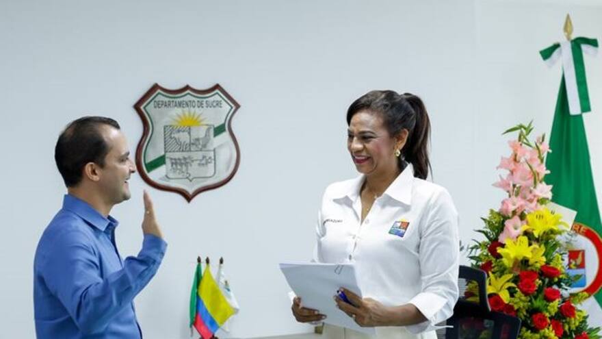 Gobernadora de Sucre, Lucy García Montes, posesiona a Julio Álvarez Month como directo de Carsucre