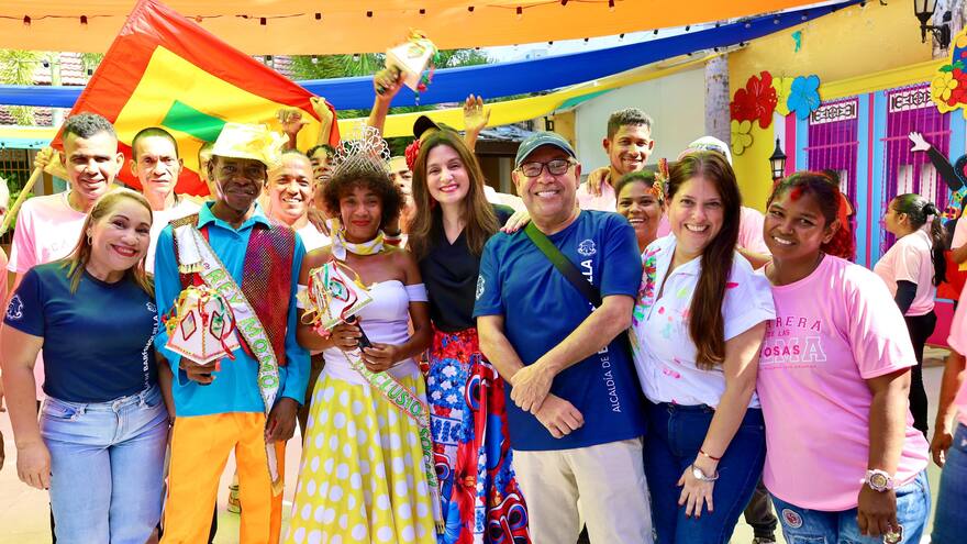 Comparsa de ex habitantes de calle, ‘Salón Burrero’, lista para encender La Guacherna con su alegría