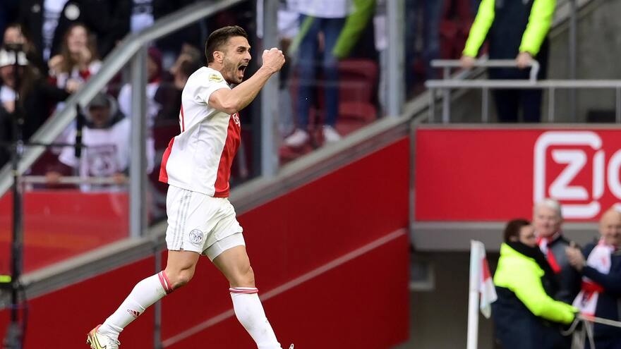 Ajax remonta y se lleva el clásico neerlandés en un partido con incidentes