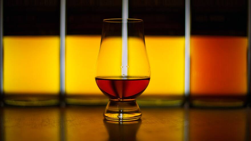 ¿Agregar un poco de agua al whisky es sacrilegio?