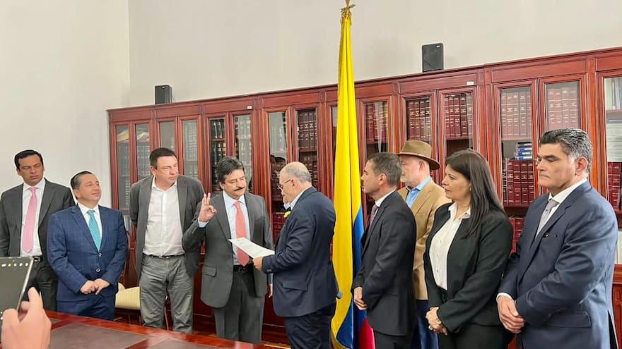 Carlos González se posesionó como nuevo senador tras renuncia de Arturo Char