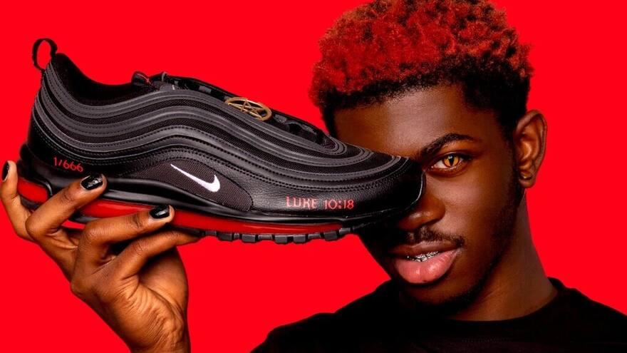 Los polémicos zapatos ‘satánicos’ que generaron demanda de Nike