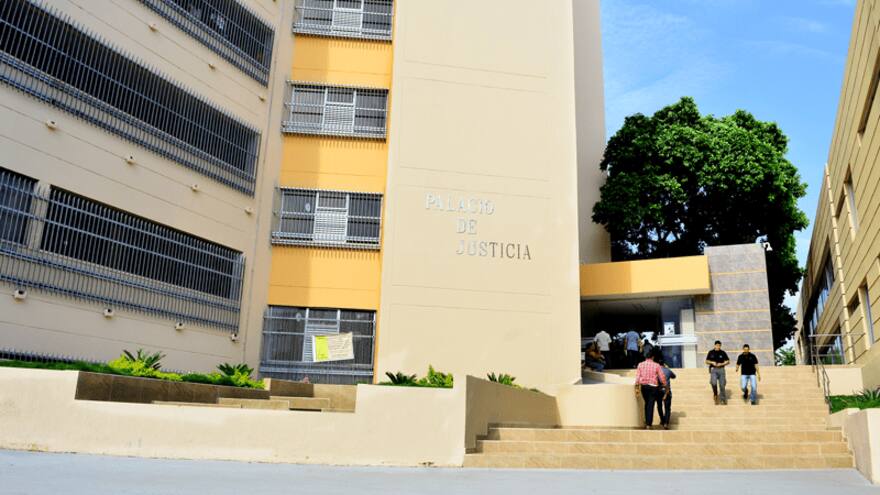 Condenan a exalcadesa de Becerril por peculado