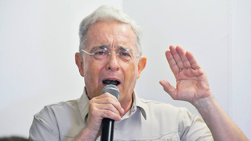 Álvaro Uribe propone pago de prima adicional en nueva reforma laboral