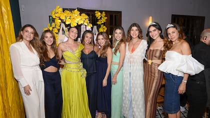 Encuentro real con las exreinas del Carnaval