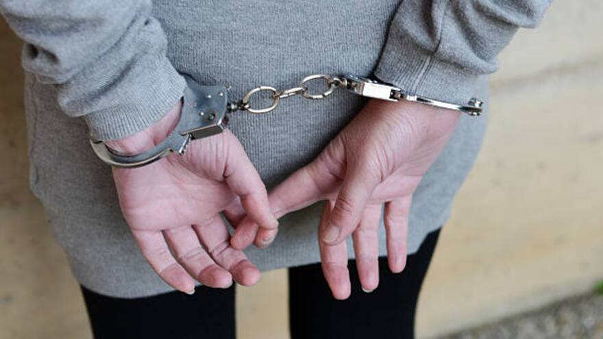 Cadena perpetua para madre italiana que dejó morir de hambre a su hija