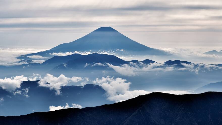 Turista cayó en un volcán activo cuando se tomaba una selfie con su esposo