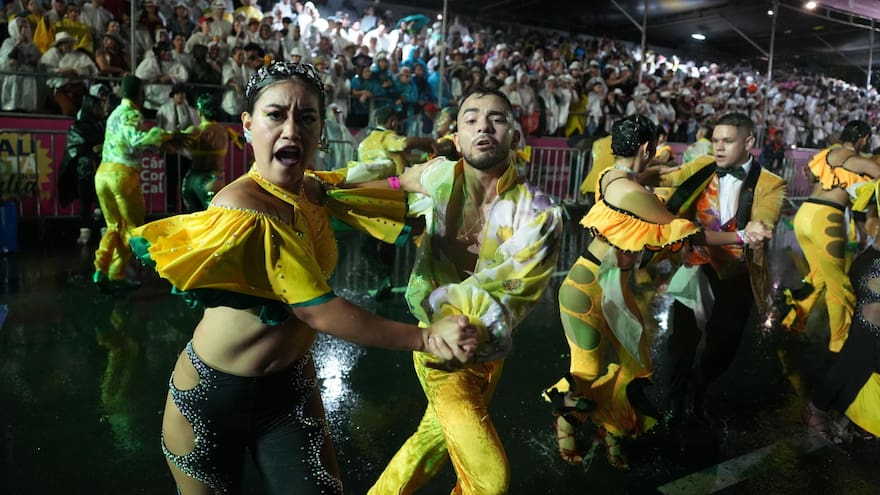 Más de 2.000 bailarines abren la Feria de Cali en el tradicional Salsódromo