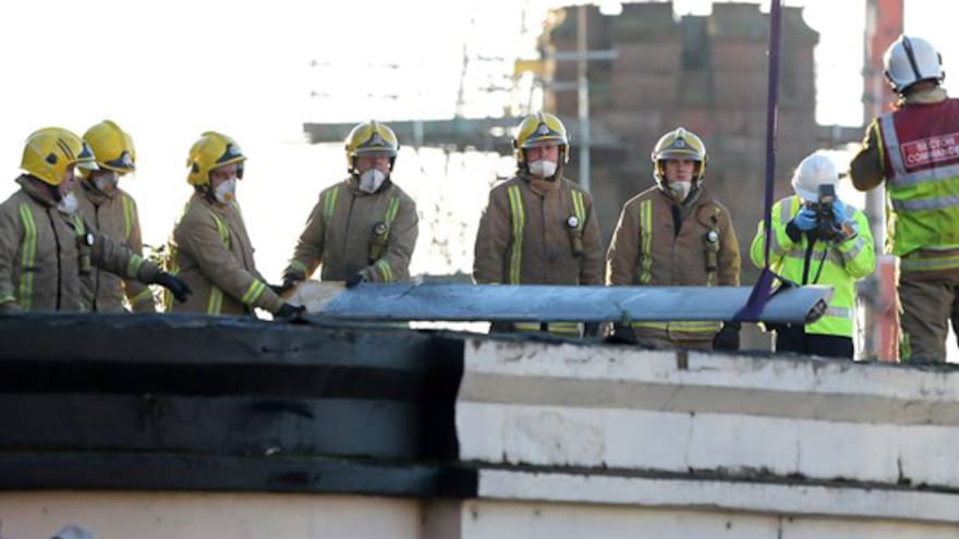 Suben a 9 los muertos al caer un helicóptero en un pub de Glasgow