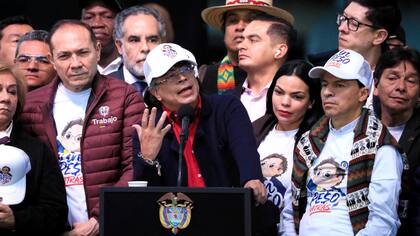 Petro firmó el nuevo decreto del aumento del salario mínimo: cifra se mantiene en 23,7%