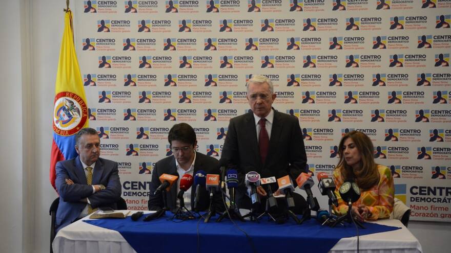 'Debemos acompañar al presidente Petro en la compra de tierras': Álvaro Uribe