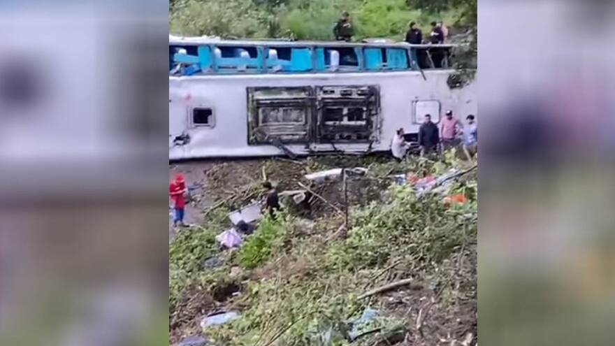 Asciende a 13 el número de muertos en siniestro vial en Nariño, donde bus cayó a abismo