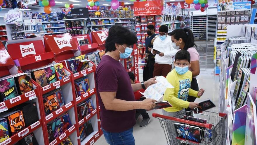 El 43 % de las familias gastará hasta $500 mil en útiles escolares y uniformes