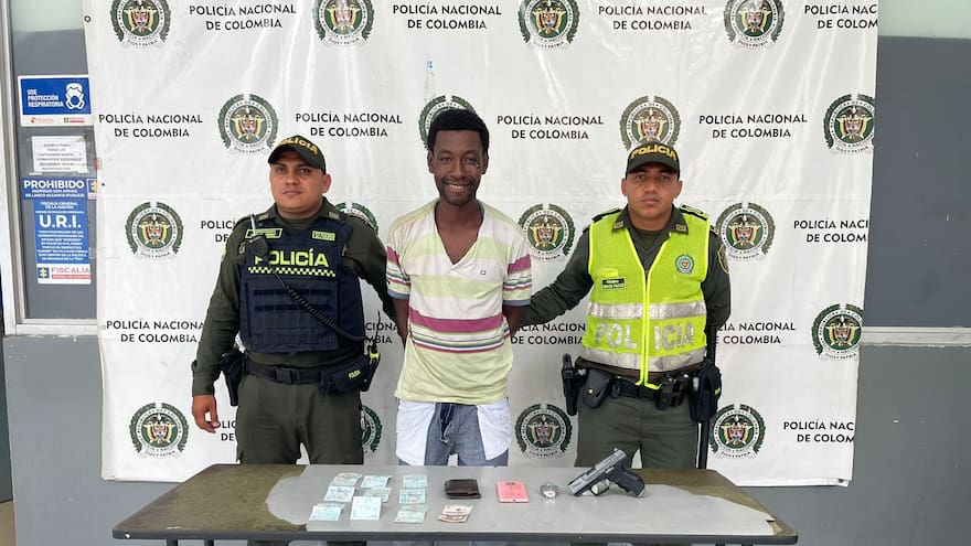 ‘El Terror de los taxistas’ aparece sonriente en foto de reseña policial