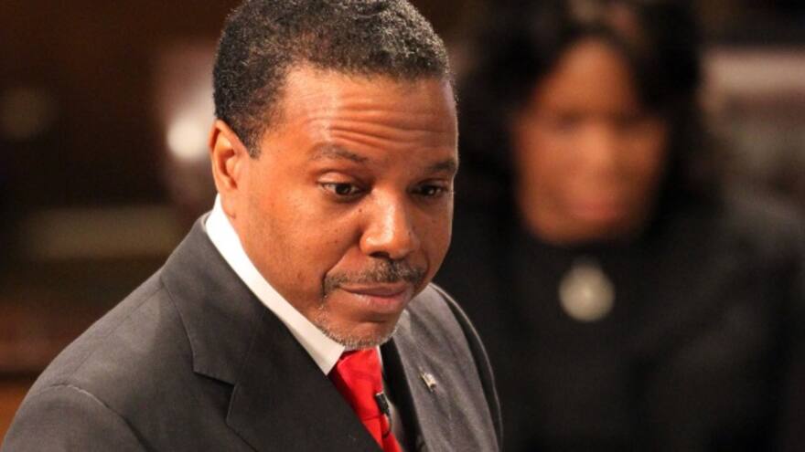 Pastor pide limosna... para comprarse un jet privado