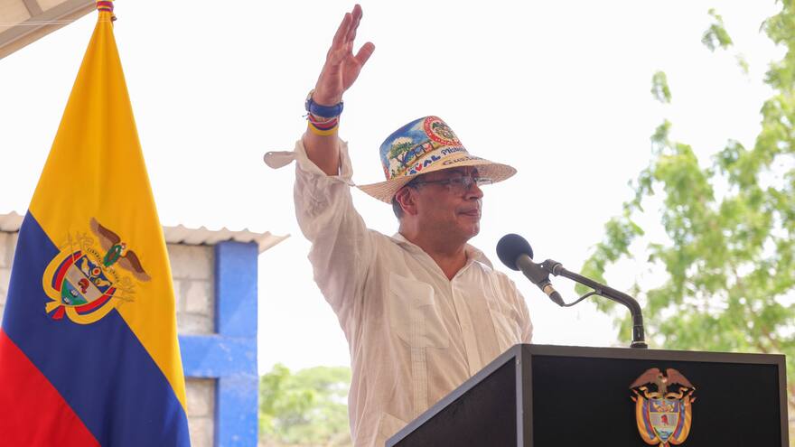 “Los cachacos que mandamos, al parecer, buscaron fue robarse la plata”: Petro