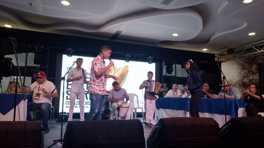 Seis niños se midieron en la final de piqueria infantil