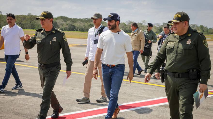 Gobernador de Córdoba y el director de la Policía anuncian la construcción de un complejo policial en el departamento