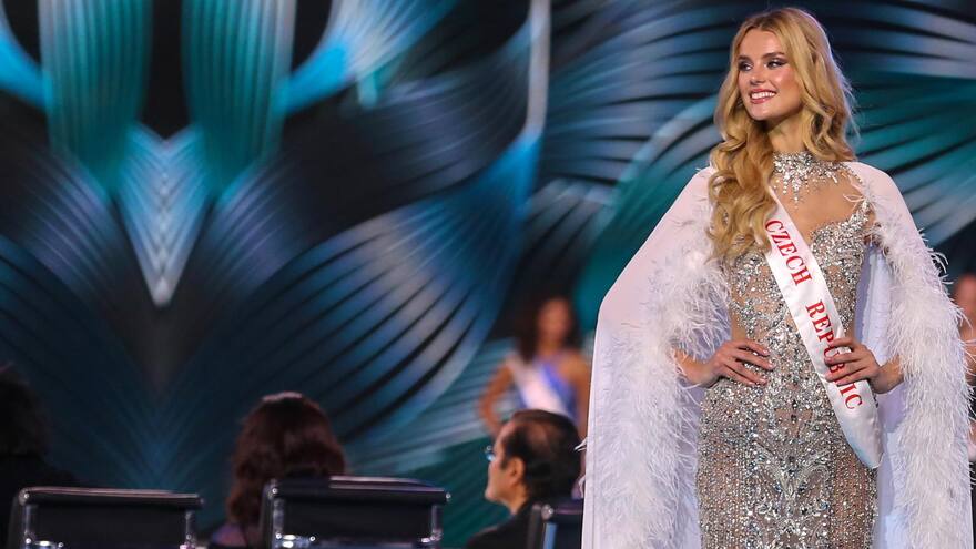 Krystyna Pyszková, de República Checa, es coronada Miss Mundo