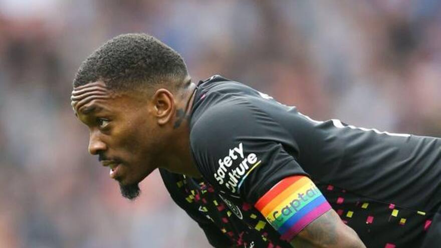 Ivan Toney, uno de los goleadores de la Premier League, sancionado por apuestas