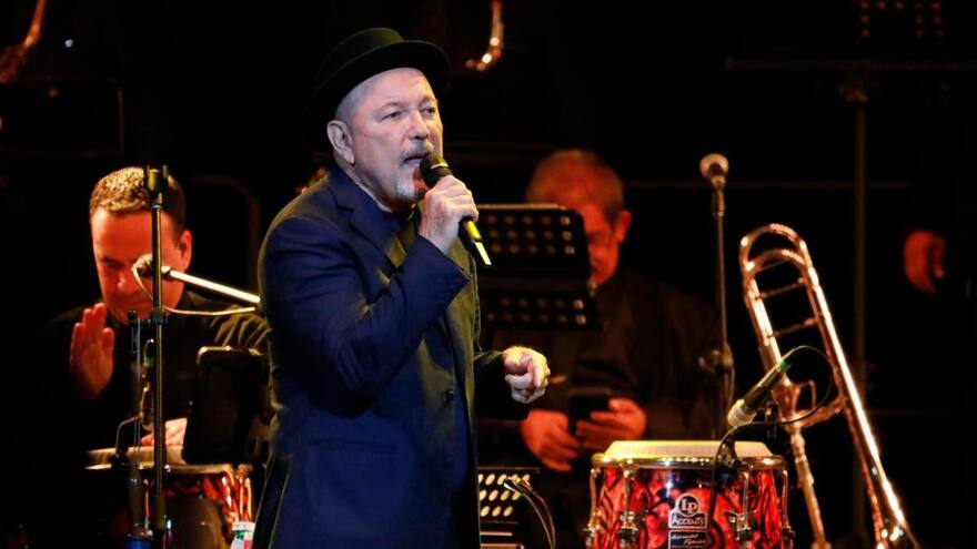 Rubén Blades le dedica Amor y control a Gustavo Petro en pleno concierto