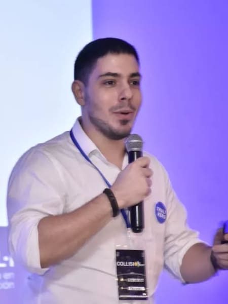 Óscar Abuchaibe: un barranquillero que conecta a los jóvenes con un mejor futuro académico