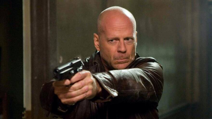 Las afectaciones de salud de Bruce Willis serían por esta escena que grabó para la película Lágrimas de sol