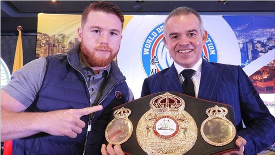 ‘Canelo’ Álvarez, de sorpresa en Medellín