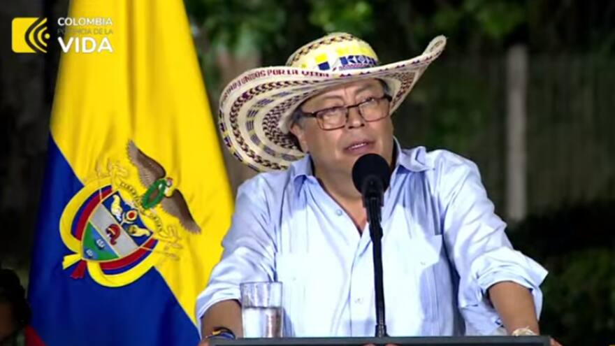 'Las armas de la Nación no van a apuntar al Congreso', Petro a Iván Name