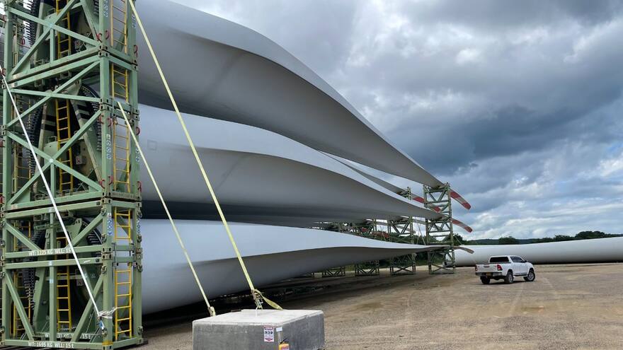 Presidente mostró aspas del parque eólico Beta en La Guajira