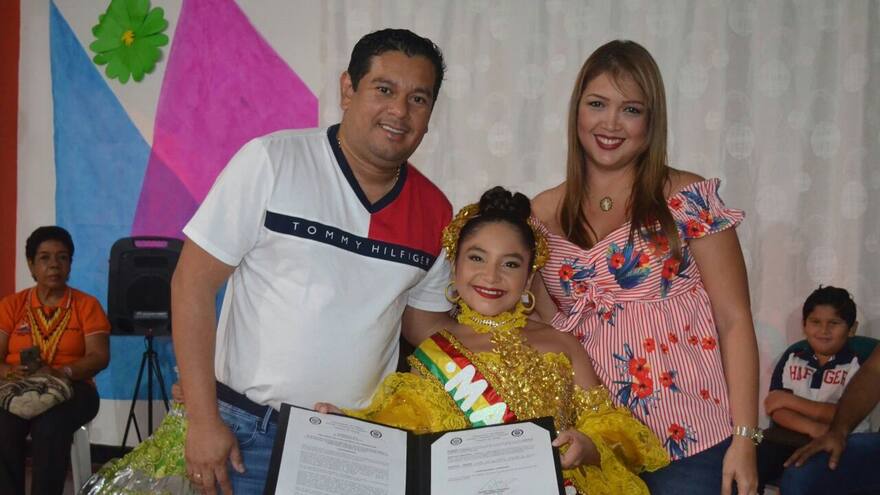 Entregan decreto a la Reina Infantil del Carnaval de Malambo