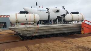 Hallan escombros en la zona de búsqueda del sumergible desaparecido